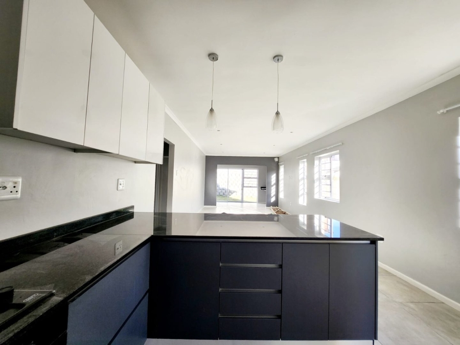 To Let 3 Bedroom Property for Rent in Lovemore Park Eastern Cape